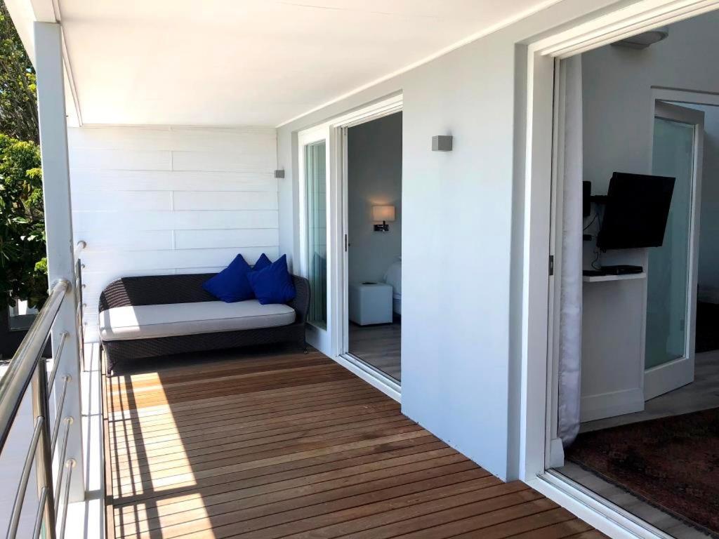 Camps Bay Loft With Stunning Mountain And Ocean Views Apartment Cape Town Exterior photo