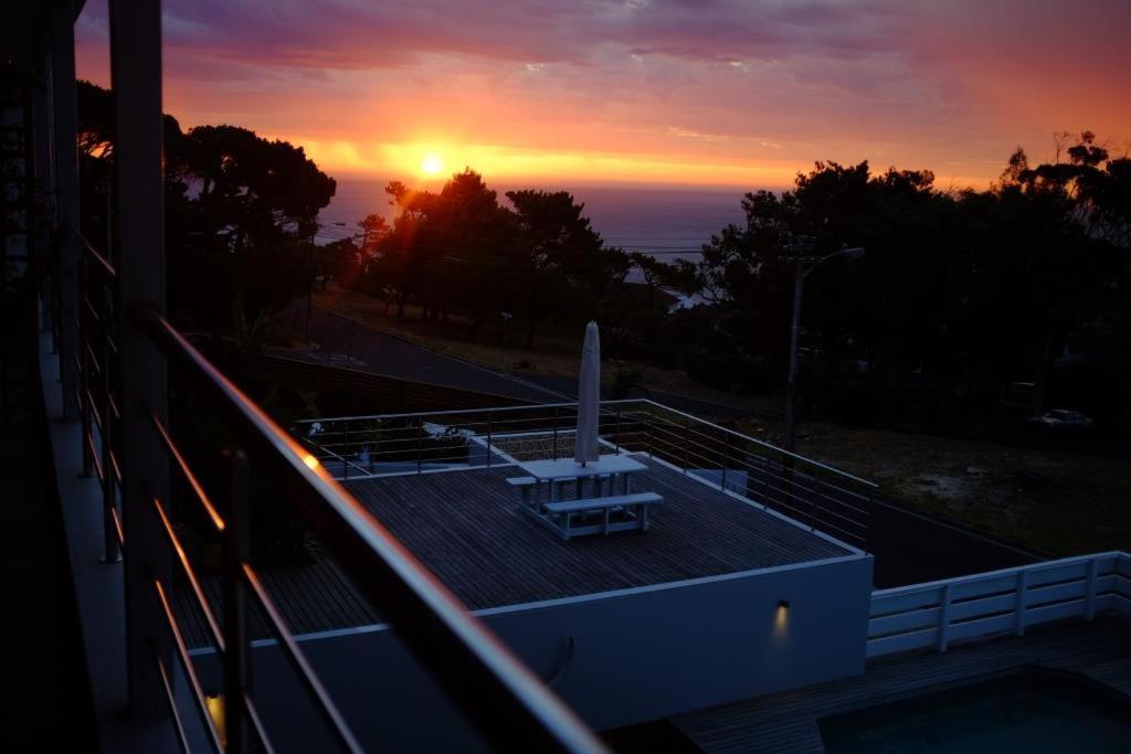 Camps Bay Loft With Stunning Mountain And Ocean Views Apartment Cape Town Exterior photo